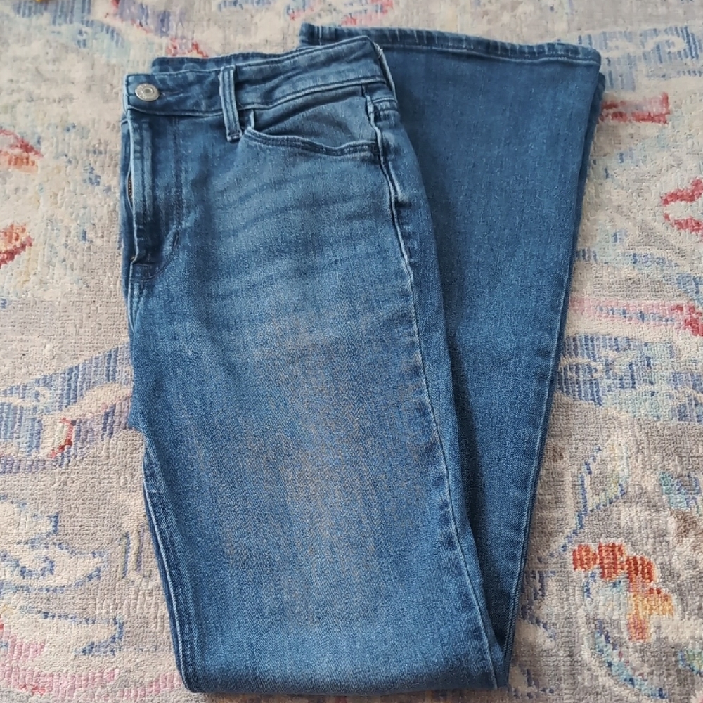 EUC Old Navy High Rise Wow Flare Jeans - 4
